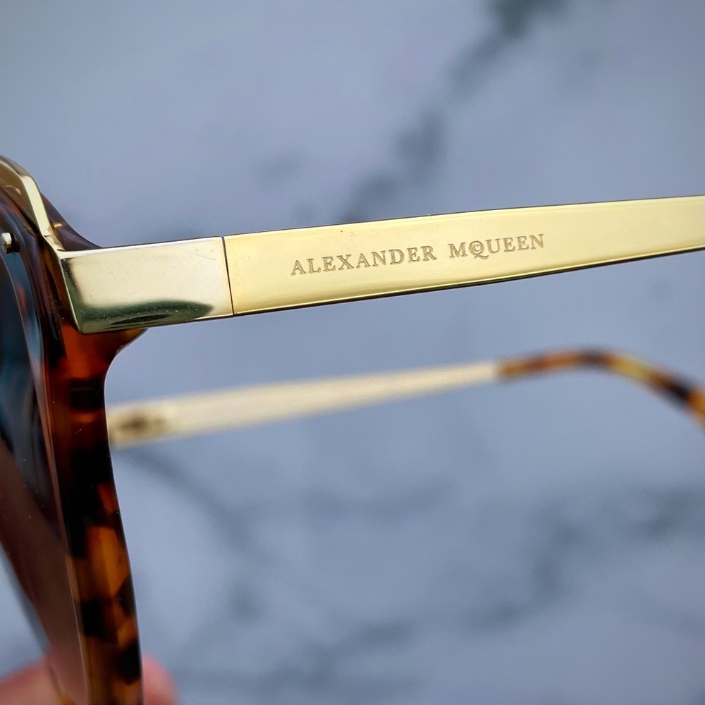 Alexander McQueen women’s AMQ 4241/S tortoise Havana gold cat-eye sunglasses - Picture 8 of 16